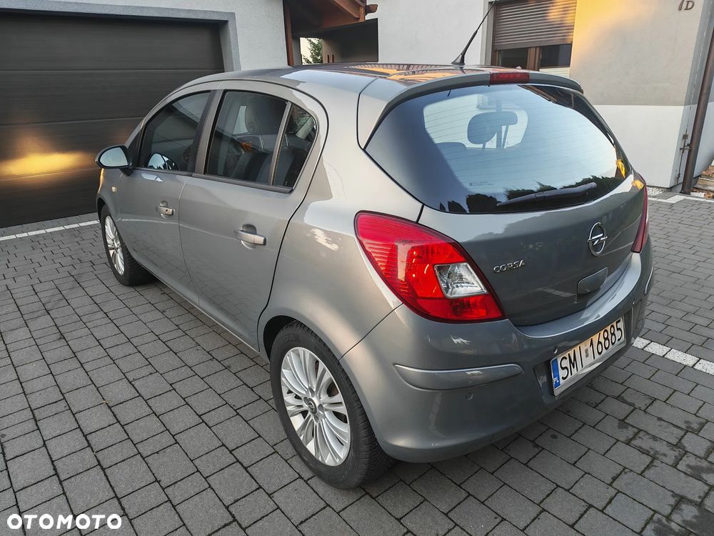 Opel Corsa 1.4 16V Cosmo - 7