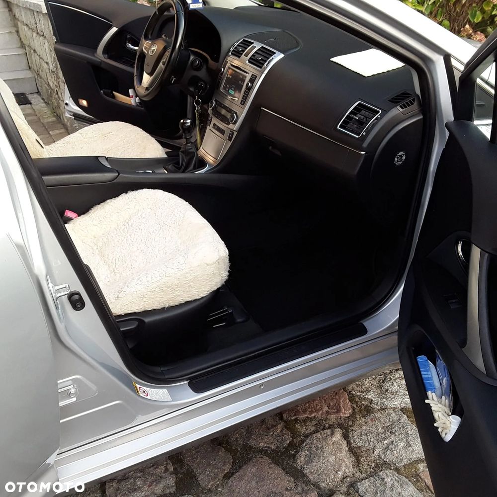 Toyota Avensis 2.0 D-4D Executive - 11