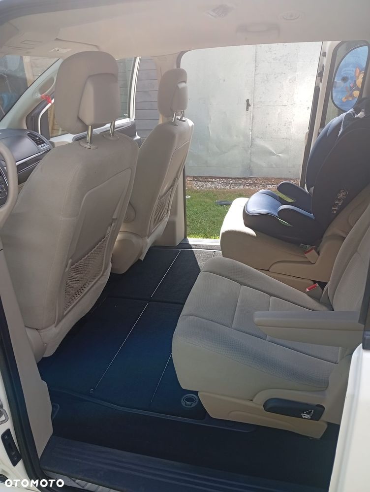 Dodge Grand Caravan - 36