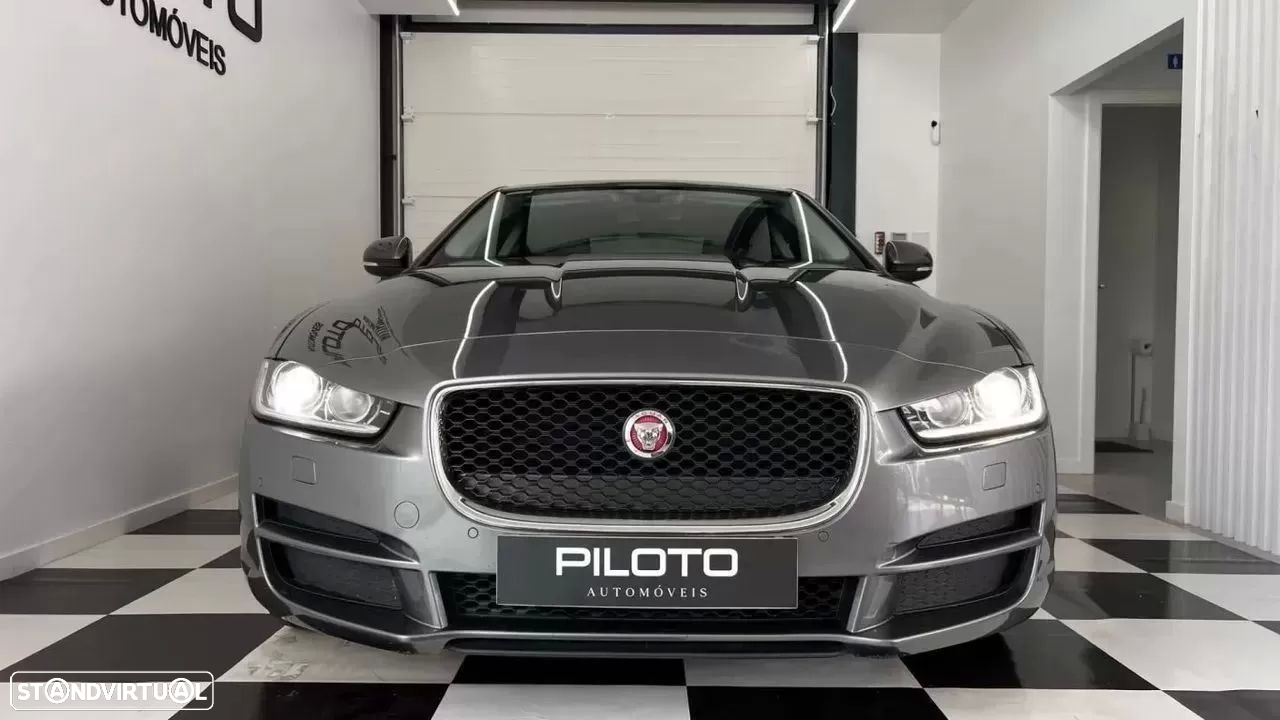 Jaguar XE E-Performance Prestige - 4