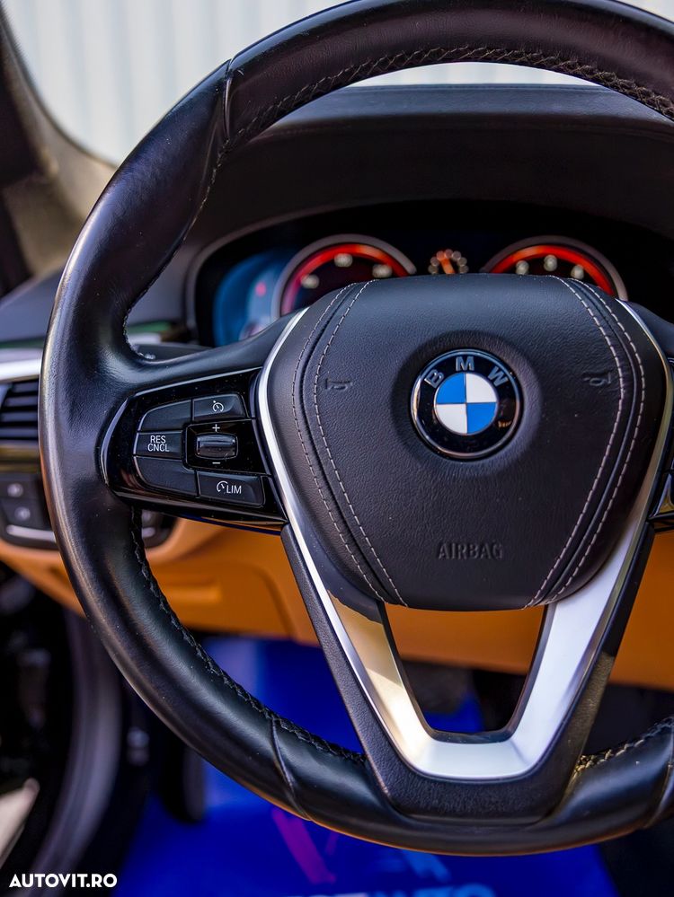 BMW Seria 5 530i Aut. Luxury Line - 16