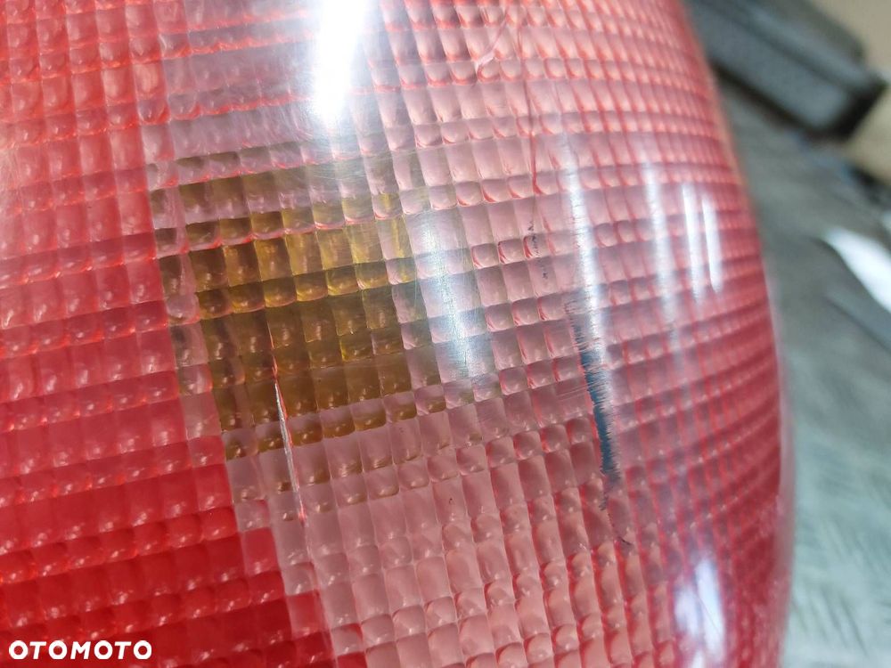 LAMPA LEWY TYŁ AUDI 80 B4 SEDAN 8A0945095D - 3