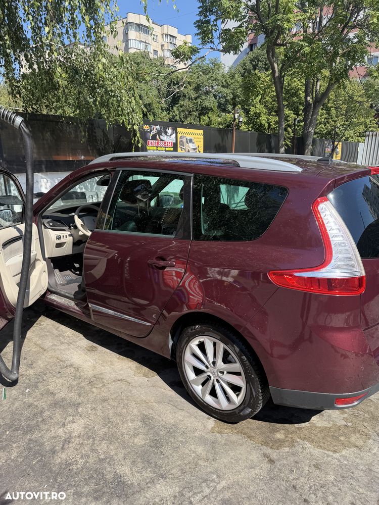 Renault Grand Scenic - 16