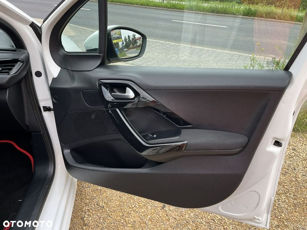 Peugeot 208 - 15
