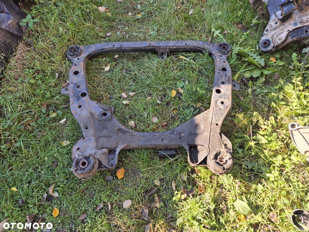 Belka zawieszenia, sanki Toyota Sienna 09-17r przód napęd. - 2