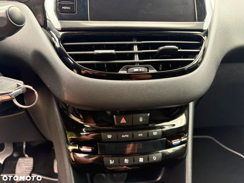 Peugeot 208 1.2 PureTech GPF Signature S&S - 20