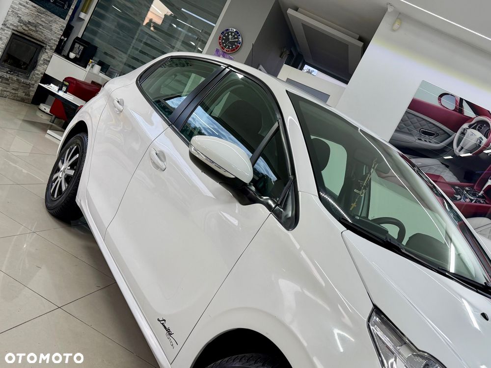 Peugeot 208 - 12