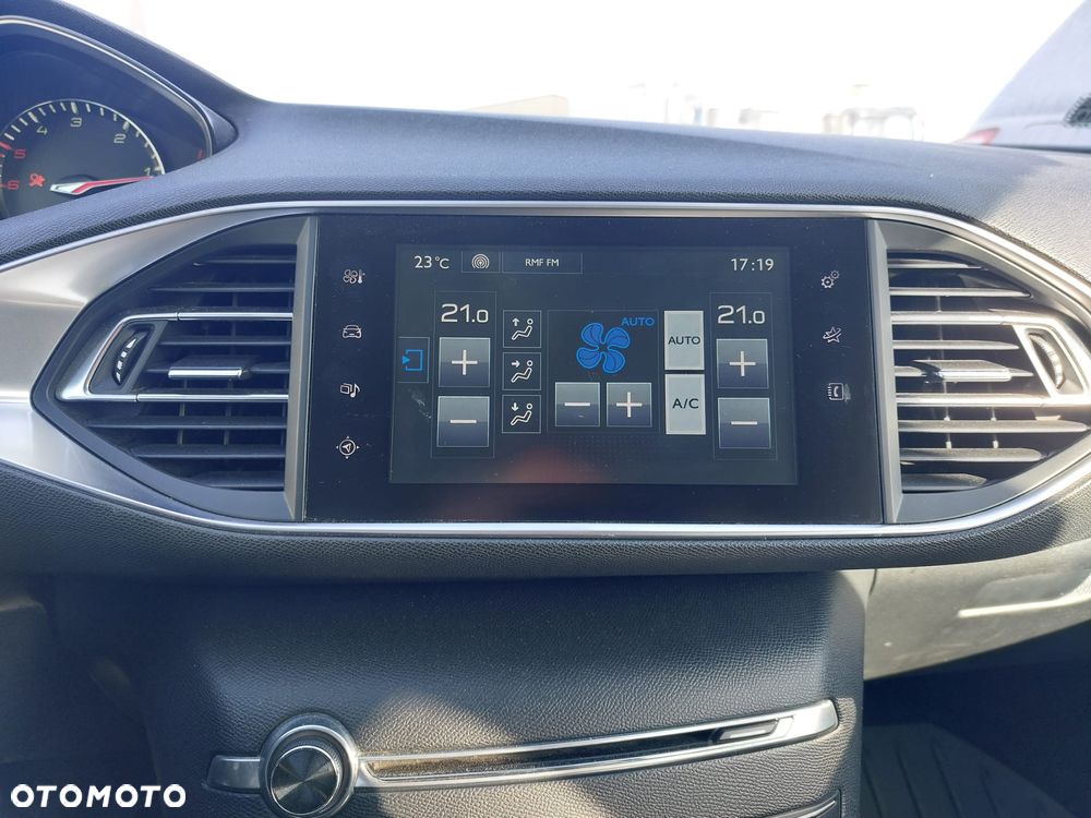 Peugeot 308 2.0 Blue HDi Allure S&S - 26
