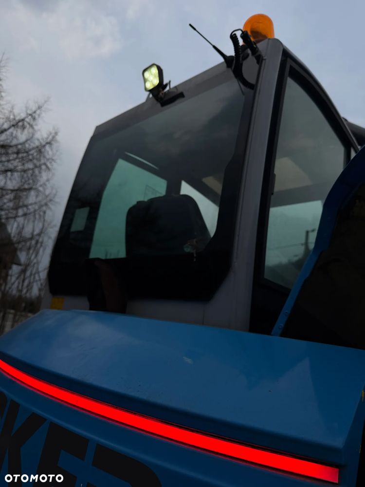 Wacker Neuson EZ50 Koparka Gąsienicowa 5,5 Tony. 2022 rok. 1400 mtg. Jak Nówka z salonu! ani deka luzów czy wycieków! Pochodzi z Gospodarstwa Norweskiego! Aktualne serwisy DEKRA BMWT. 2 łyżki. Silnik PERKINS 4 cyl. 52km. Maszyna Full wypasiona! Bogata wersja Norweska! Klima. Radio Usb. Szybkozłącze Hydrauliczne. OKAZJA. Pełny Oryginał historia do sprawdzenia w Wacker autoryzowany! - 17