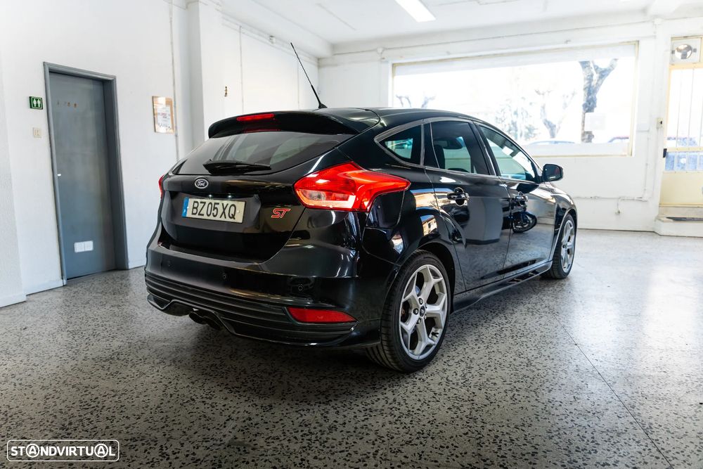 Ford Focus 2.0 EcoBoost ST c/ Pack Pele Desportiva - 5