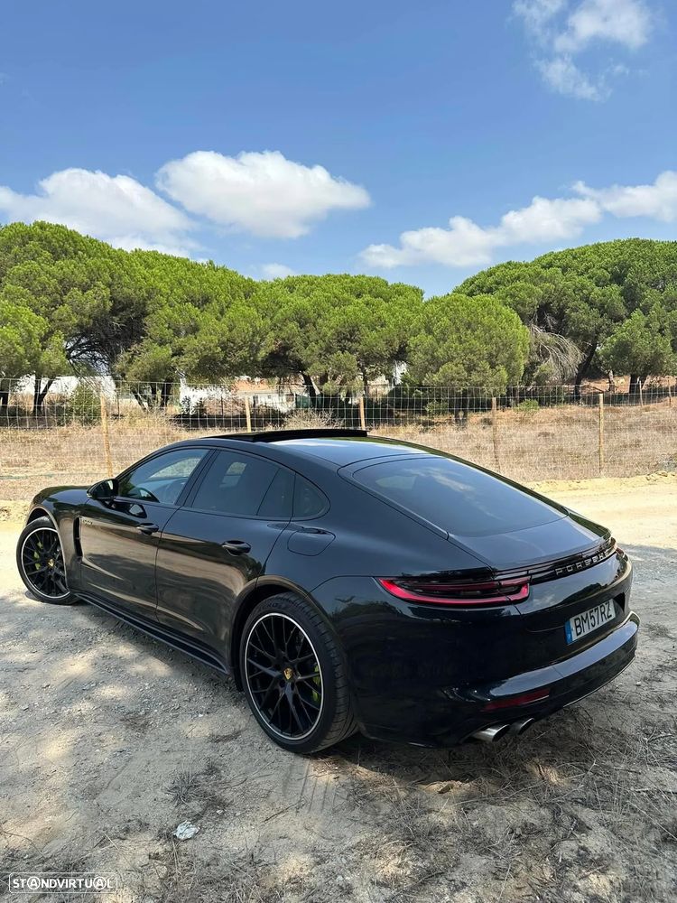 Porsche Panamera - 4