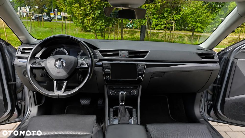 Skoda Superb 2.0 TDI 4x4 L&K DSG - 9
