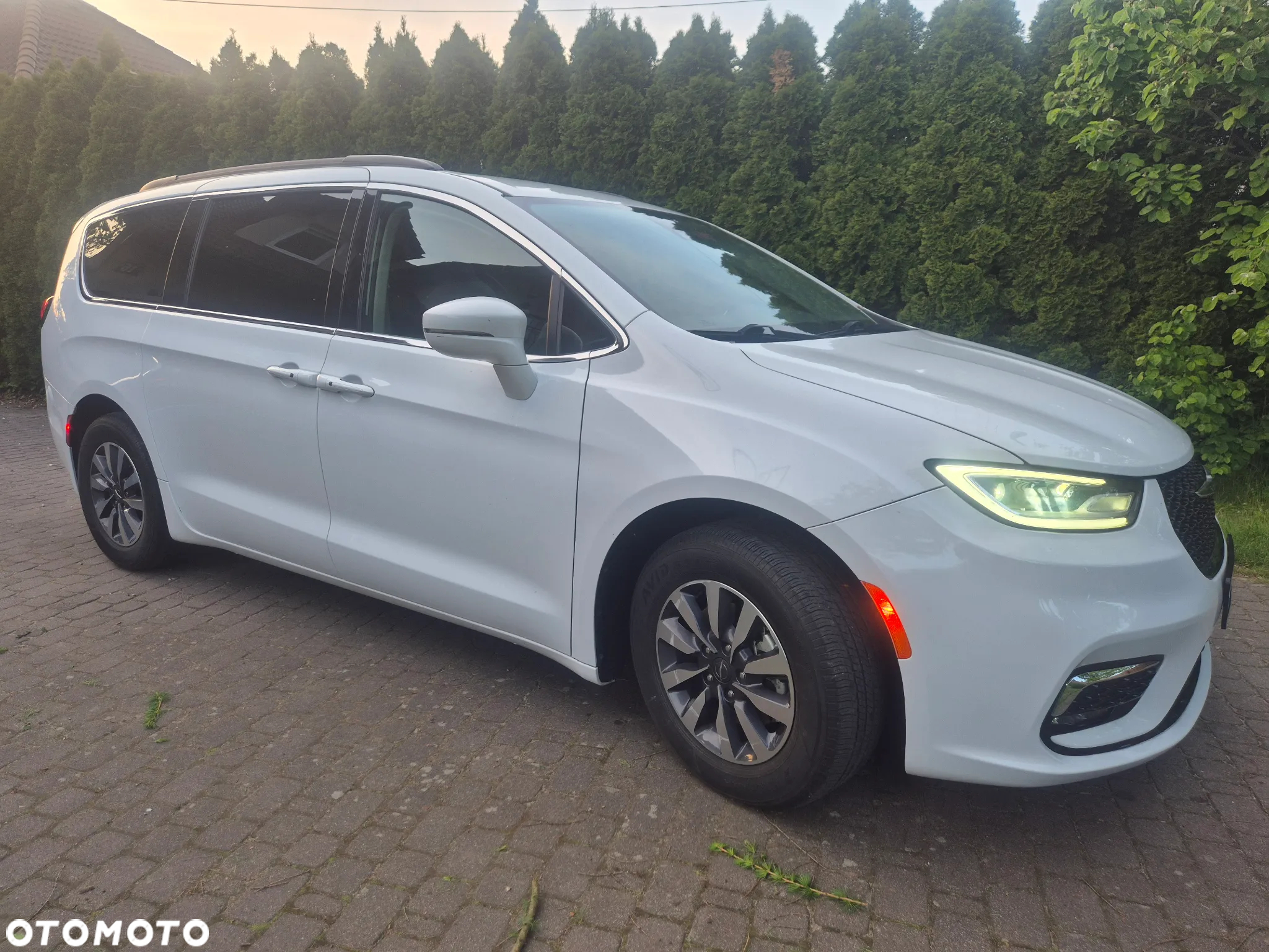Chrysler Pacifica - 8