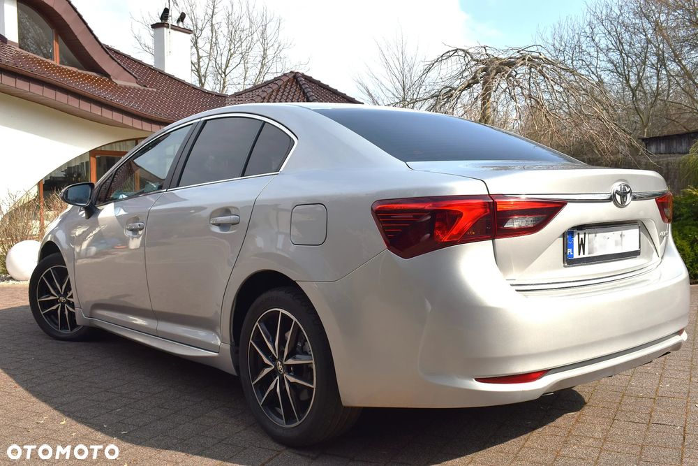 Toyota Avensis 1.8 Premium - 3