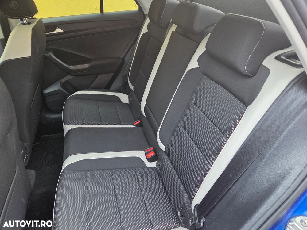 Volkswagen T-Roc - 11