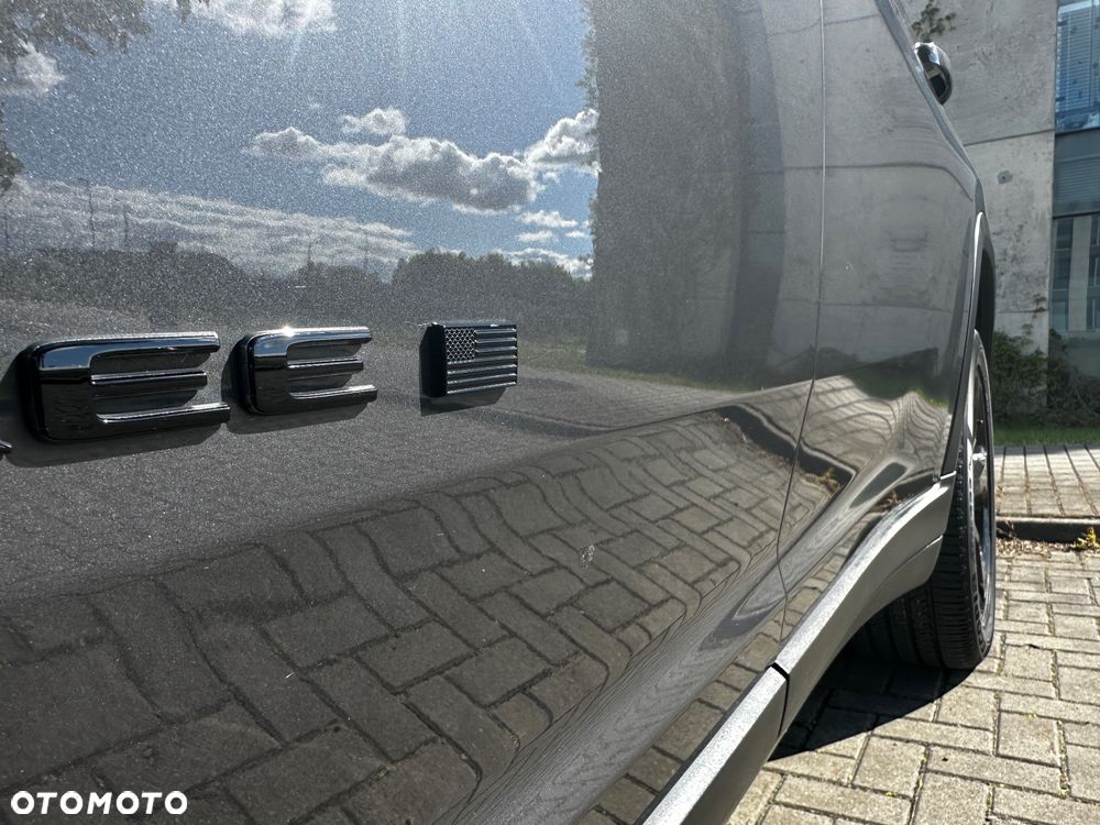 Jeep Grand Cherokee - 27