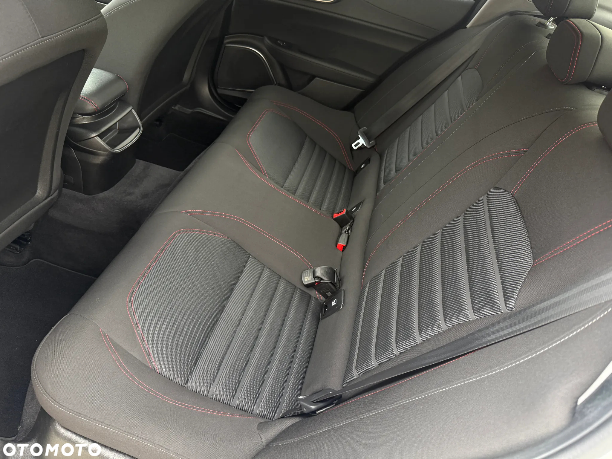 Alfa Romeo Giulia 2.0 Turbo Business - 35