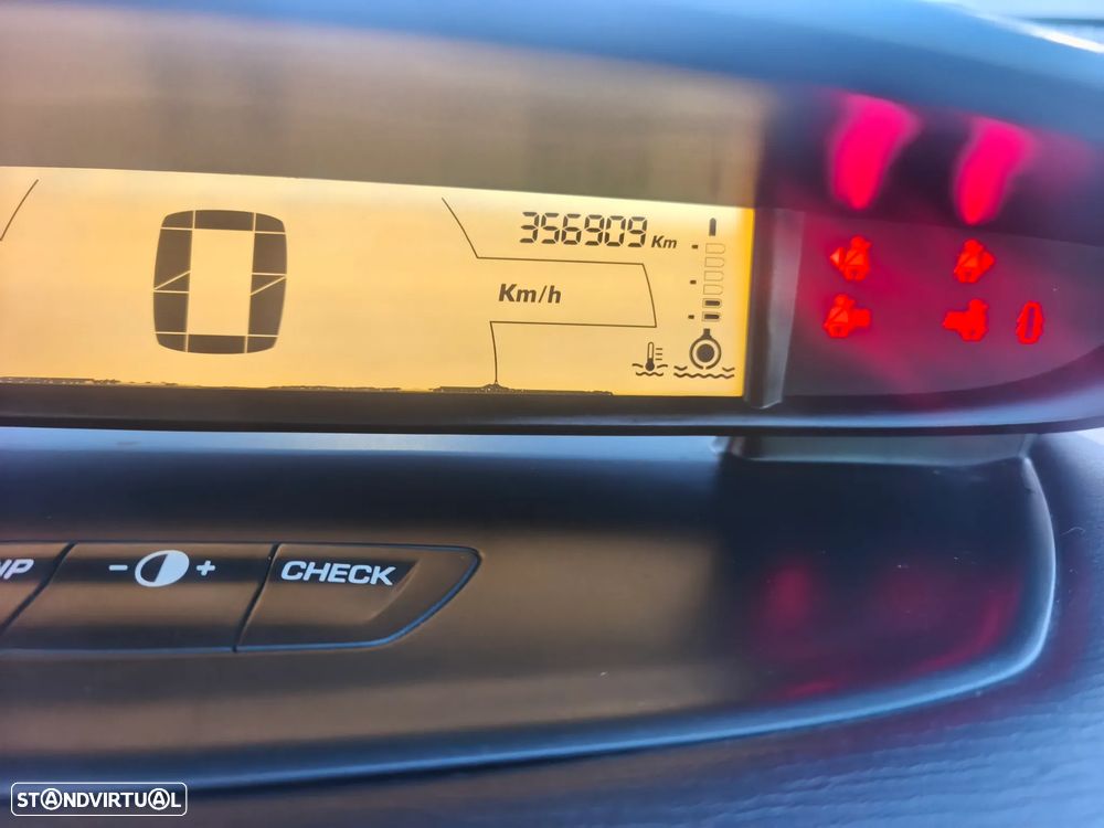 Citroën C4 1.6 HDi 110 VTR Pack - 8