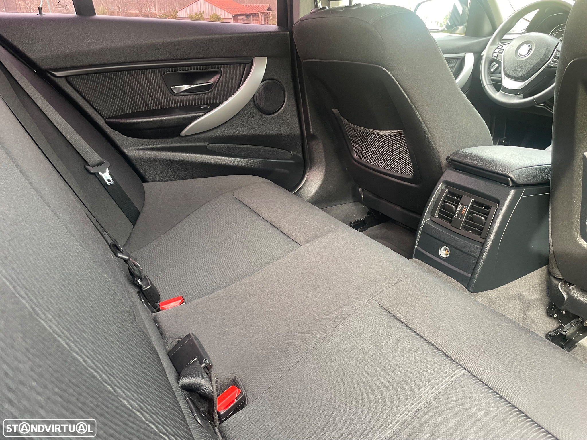 BMW 320 d Pack M - 14