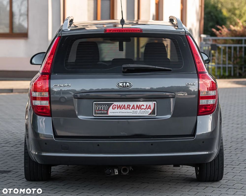 Kia Ceed - 11