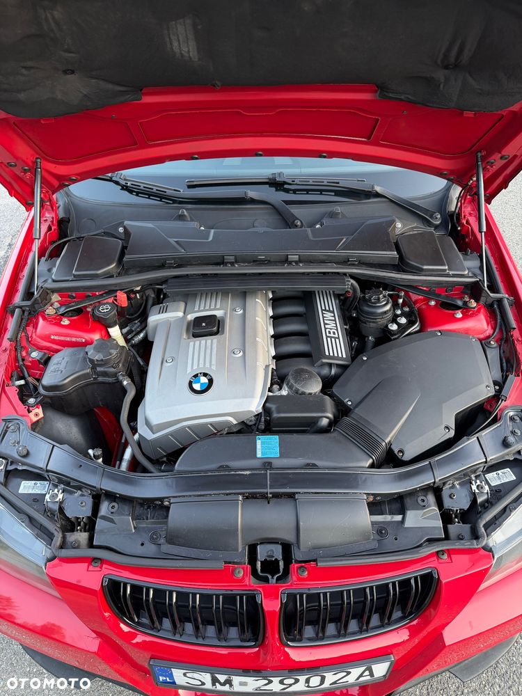 BMW Seria 3 330i - 16