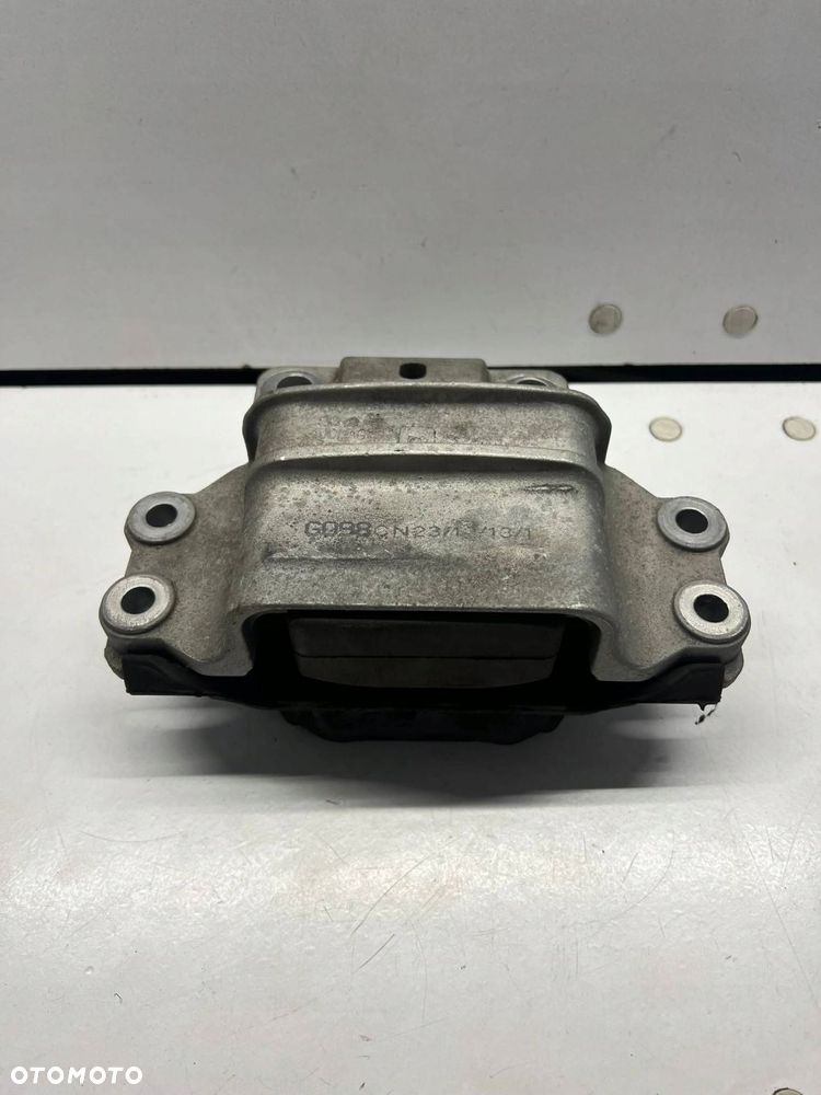 8J0 199 555 Wspornik / Mocowanie silnika Audi TT TTS Mk2 2014 - 3