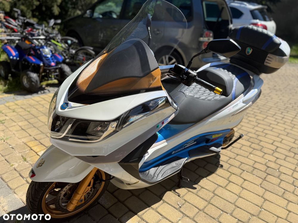 Piaggio X10 - 17