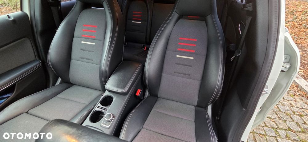 Mercedes-Benz Klasa A 180 7G-DCT Urban - 26