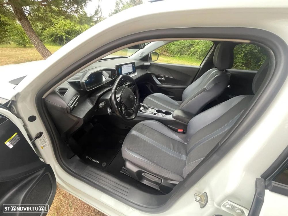 Peugeot e-2008 Allure - 16