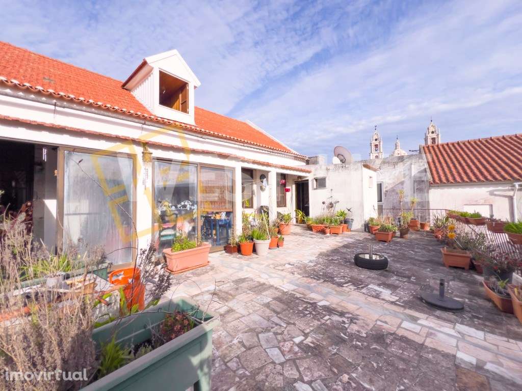 Apartamento com 2 lojas no centro da Vila de Mafra - Grande imagem: 3/39