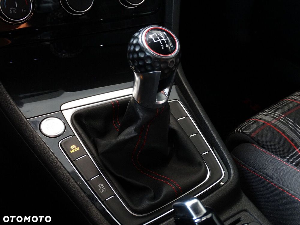 Volkswagen Golf - 27
