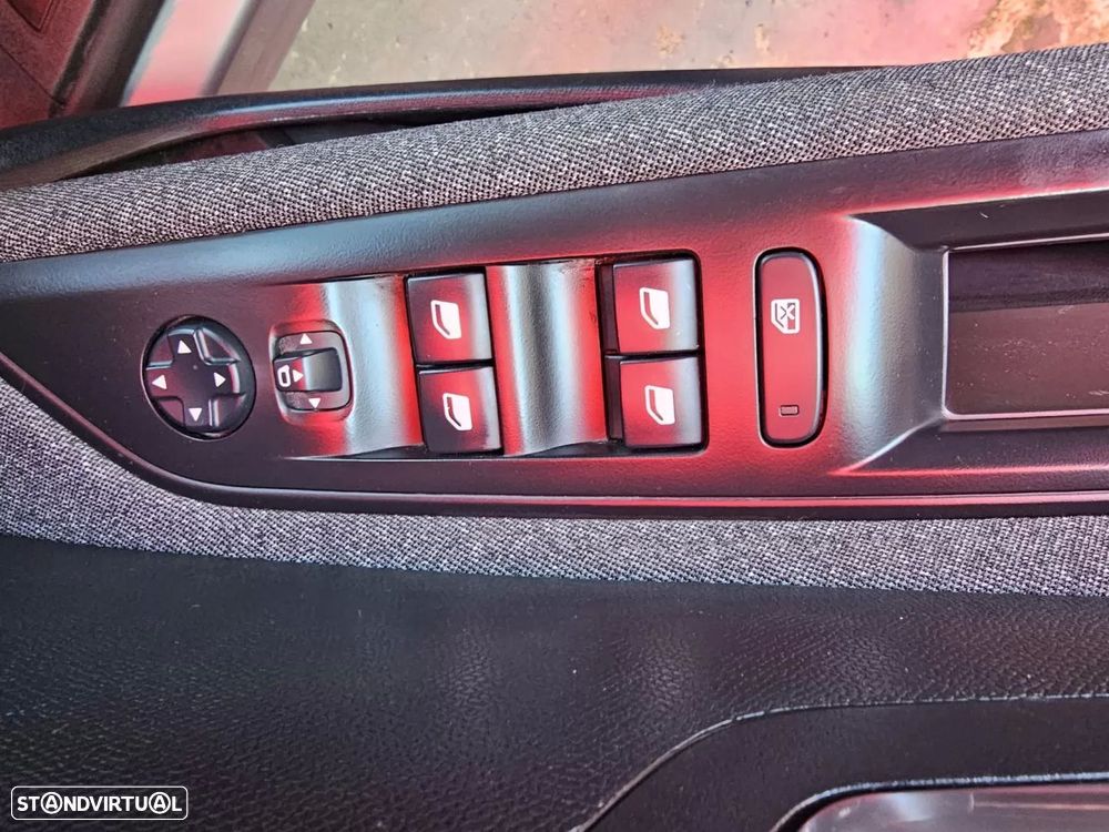 Peugeot 3008 PureTech 130 Stop & Start GPF Active - 6