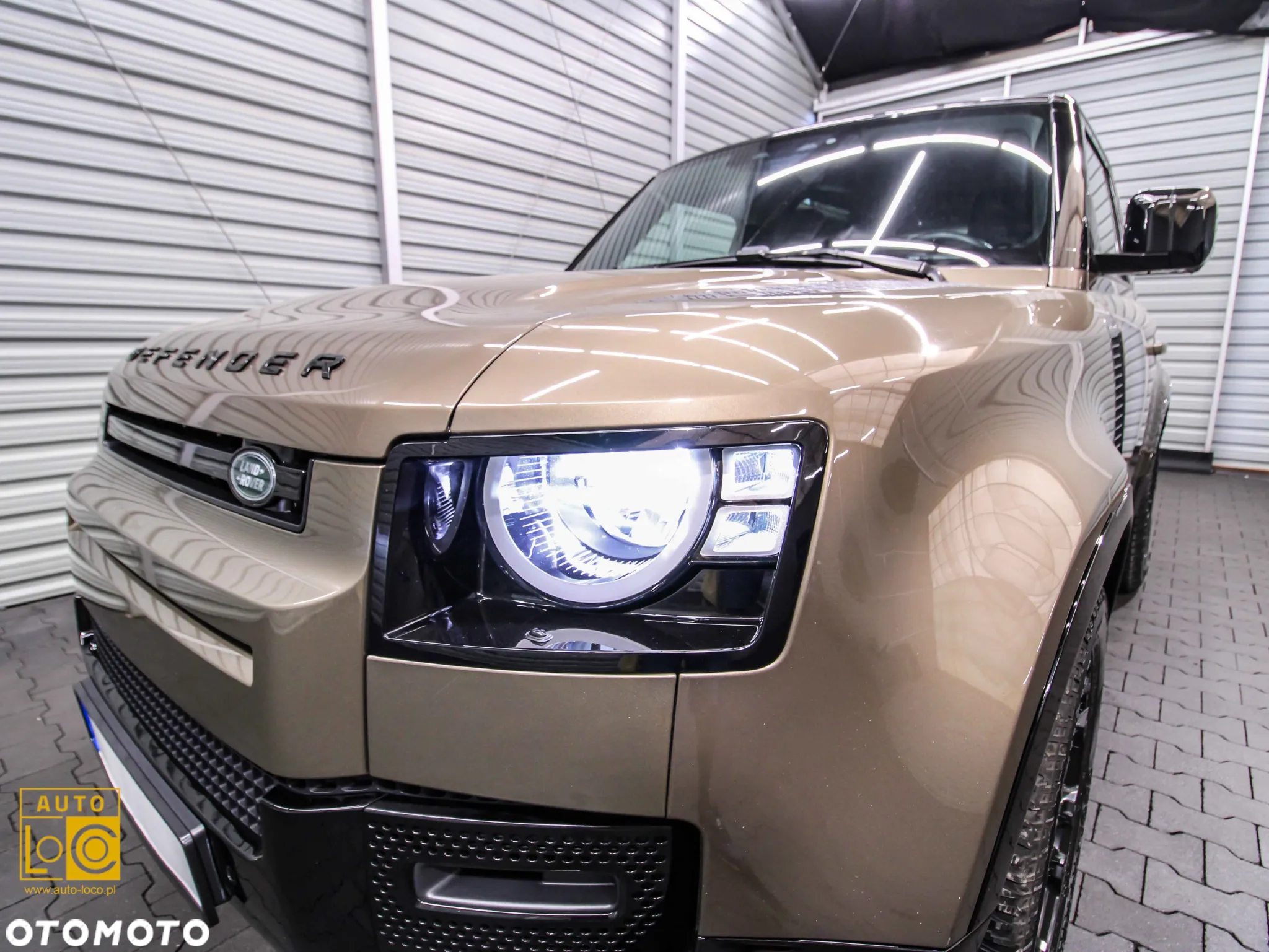 Land Rover Defender 90 D250 HSE - 40