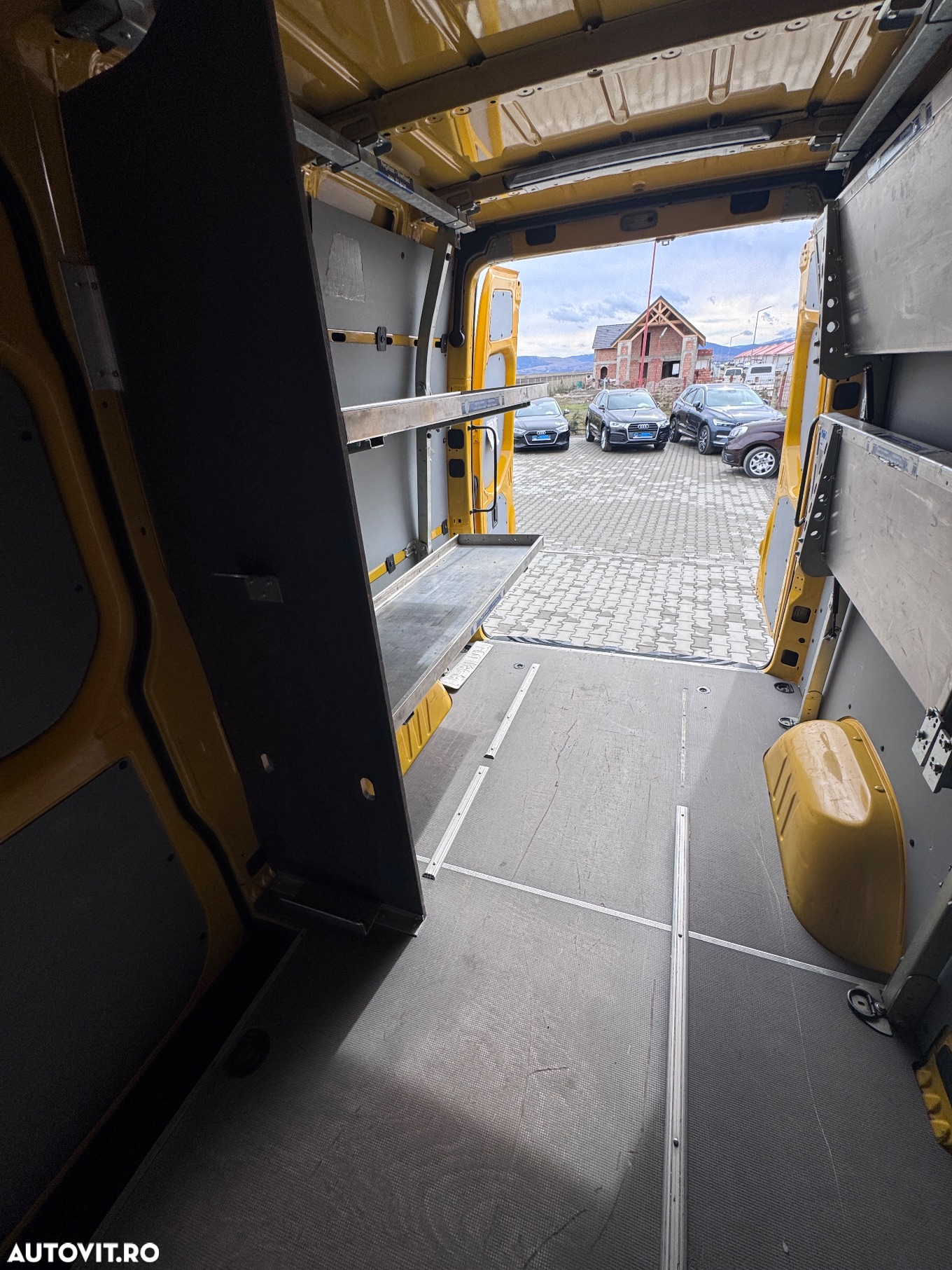 Mercedes-Benz Sprinter - 12