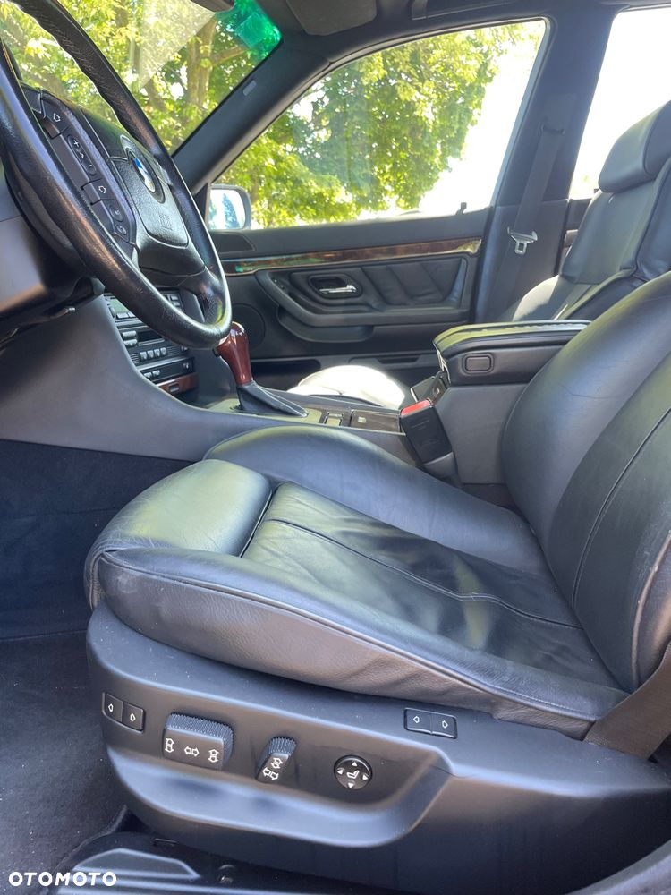 BMW Seria 7 740i - 25