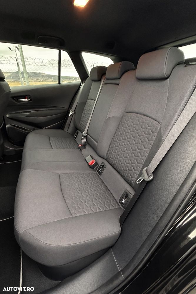 Toyota Corolla 1.8 HSD Business - 13