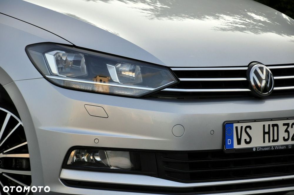 Volkswagen Touran - 12