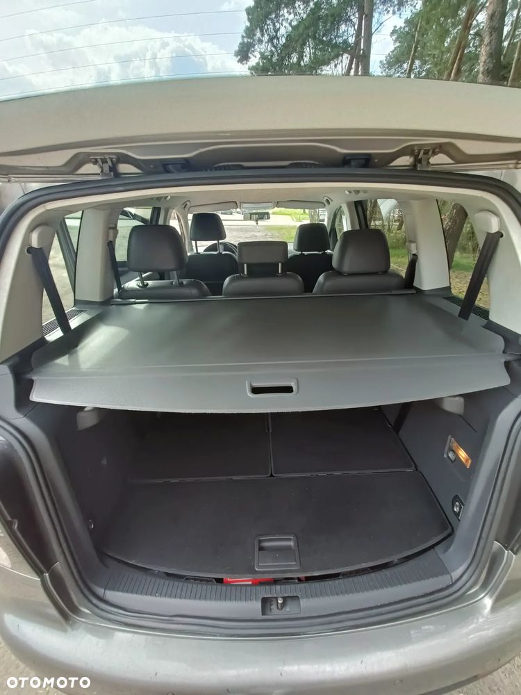 Volkswagen Touran 1.9 TDI DPF Highline DSG - 13