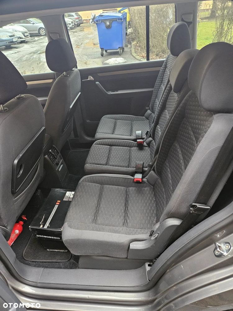 Volkswagen Touran 1.9 TDI Conceptline - 9