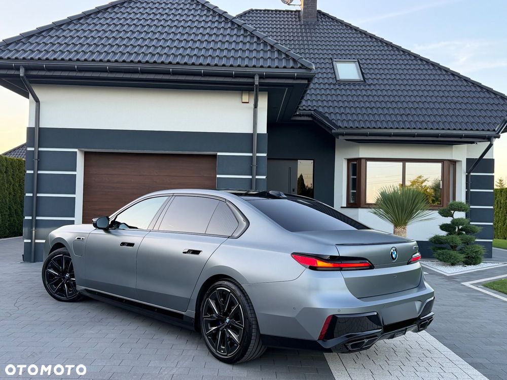 BMW Seria 7 M760e PHEV xDrive Individual Edition sport - 3