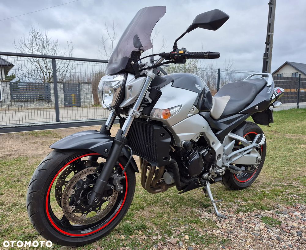 Suzuki GSR - 1