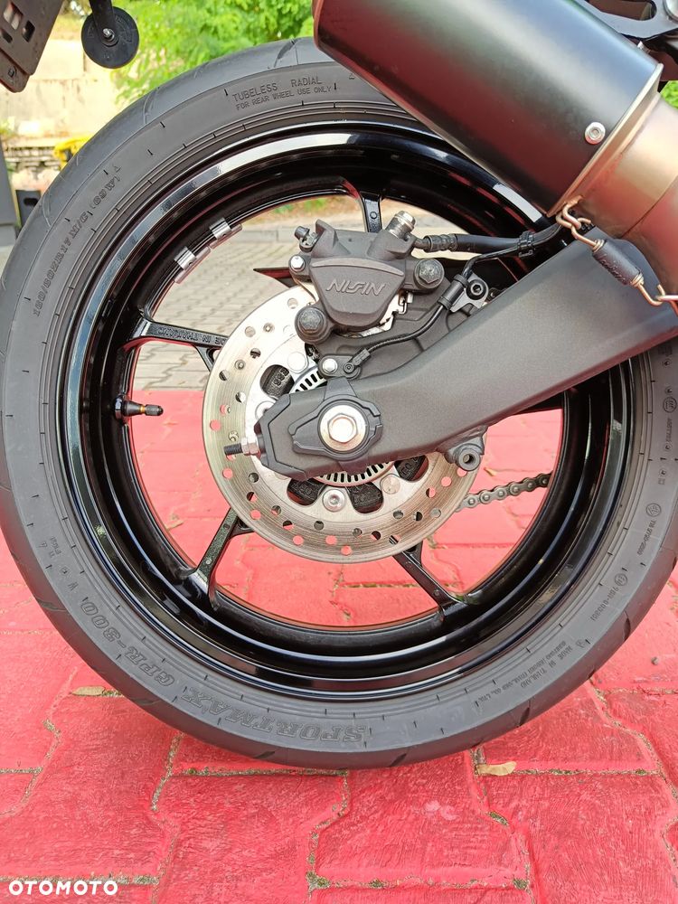 Kawasaki ZX - 19