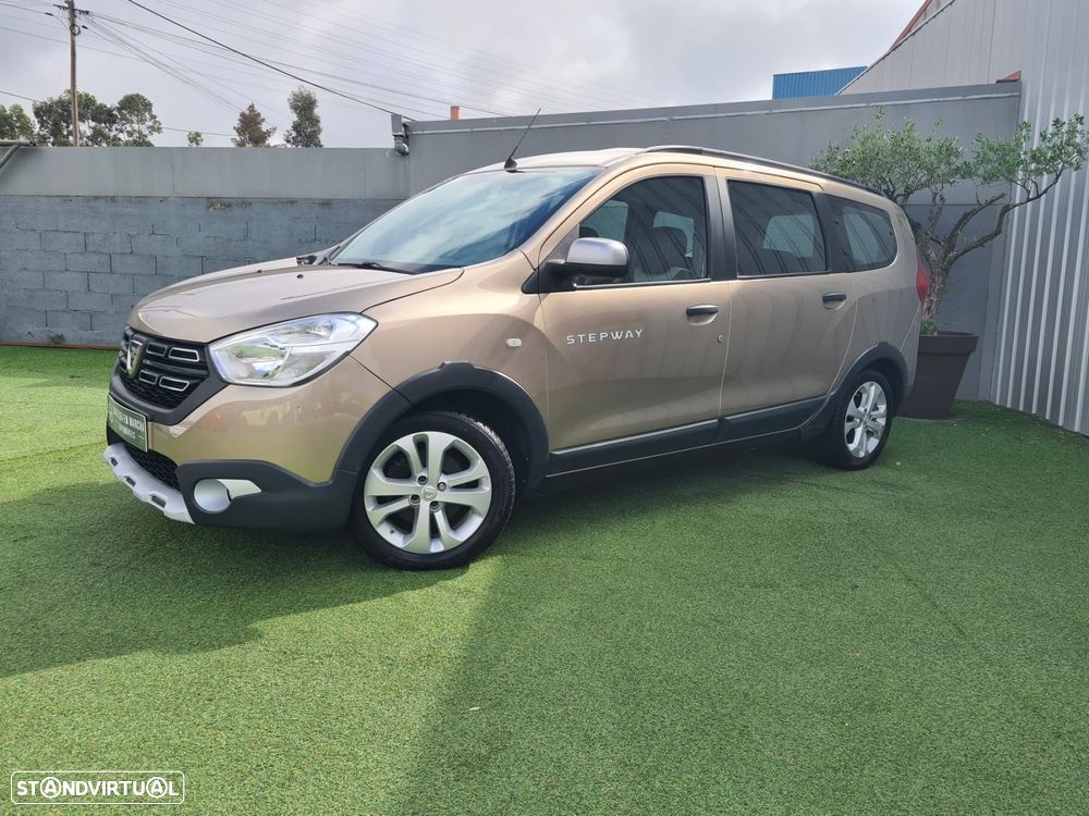 Dacia Lodgy 1.5 Blue dCi Stepway 7L - 1