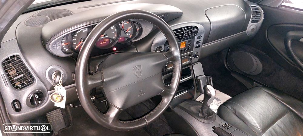 Porsche 911 (996) Carrera Coupé - 3