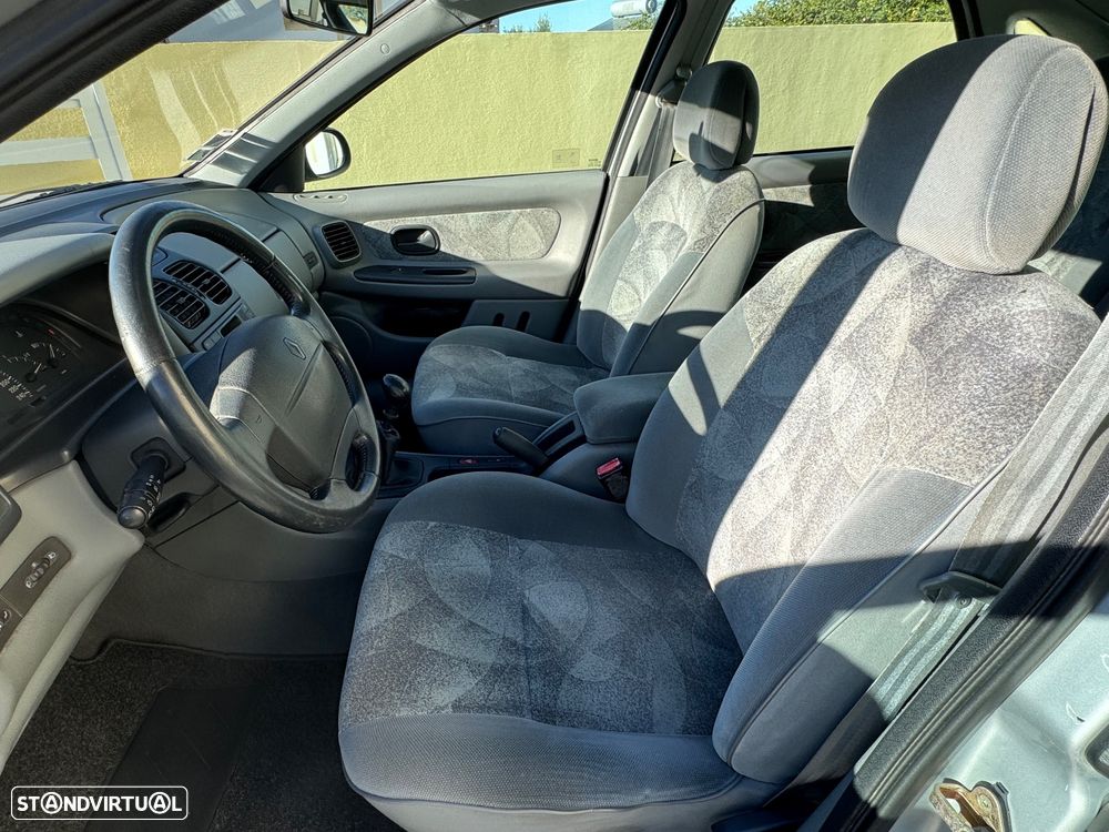 Renault Laguna 1.6 RXE - 9