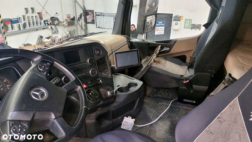 MERCEDES ACTROS MP4 KABINA KPL STREAM SPACE WĄSKA 2,30 - 8