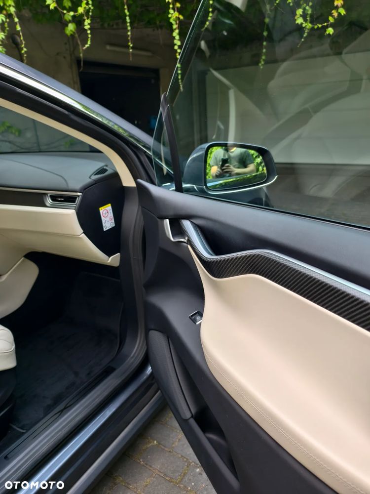 Tesla Model X Long Range Plus - 32