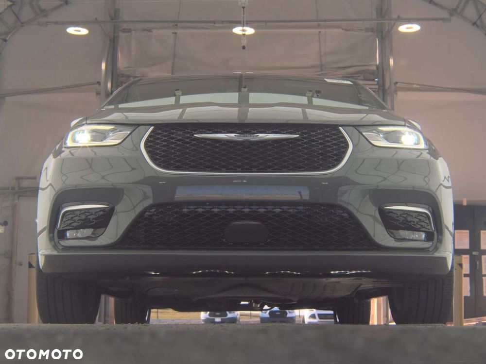 Chrysler Pacifica - 10