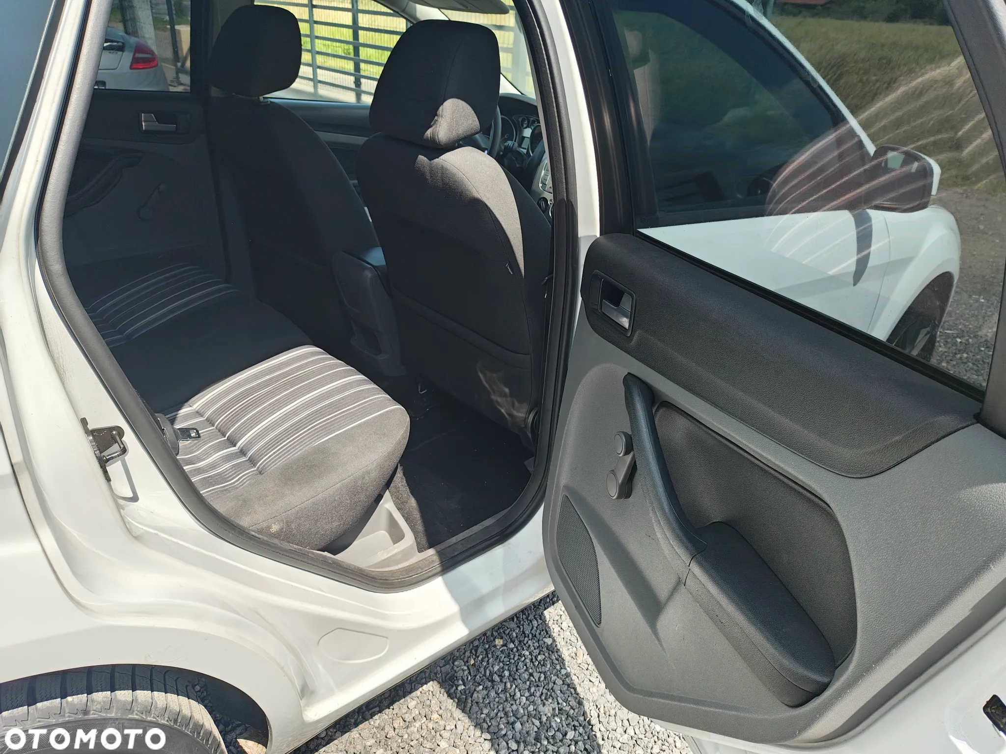 Ford Focus 1.4 16V Fun X - 13