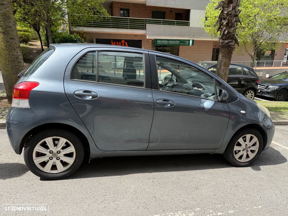 Toyota Yaris 1.0 VVT-i AC Manual+VSC - 4